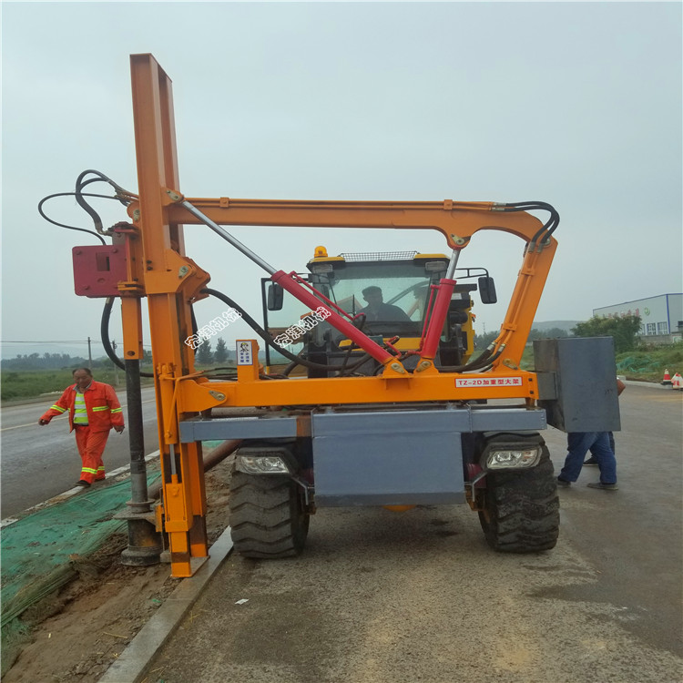 濟(jì)寧宏潤鏟車式護(hù)欄鉆孔機濟(jì)南施工現(xiàn)場