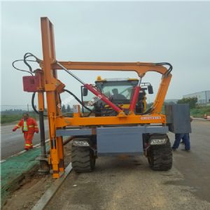 濟(jì)寧宏潤鏟車式護(hù)欄鉆孔機濟(jì)南施工現(xiàn)場